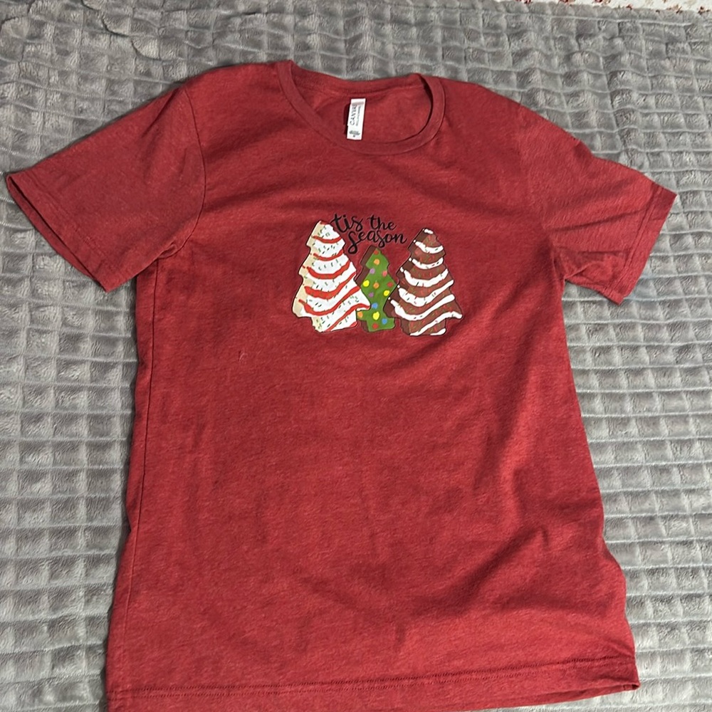 Red tis the season cake shirt, Size medium